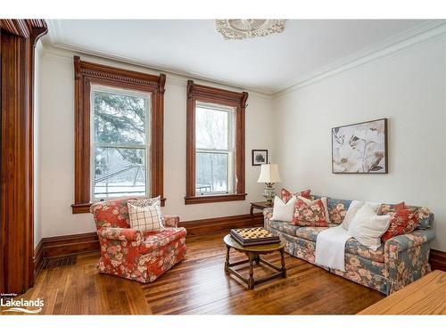 18 Amelia Street, Springwater, ON - Indoor Photo Showing Living Room