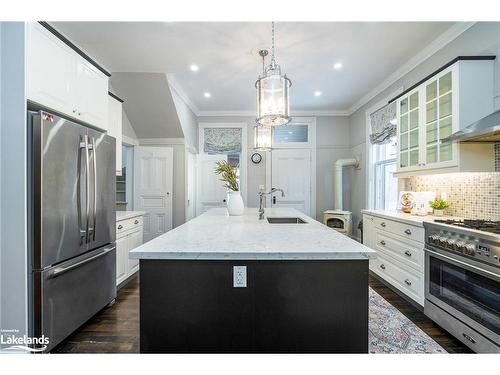 18 Amelia Street, Springwater, ON - Indoor Photo Showing Kitchen With Upgraded Kitchen