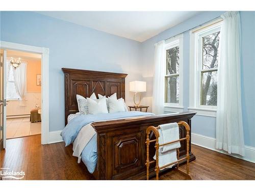 18 Amelia Street, Springwater, ON - Indoor Photo Showing Bedroom