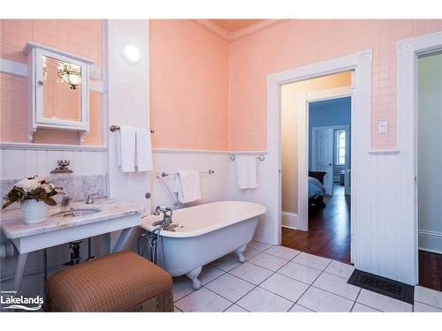 18 Amelia Street, Springwater, ON - Indoor Photo Showing Bathroom