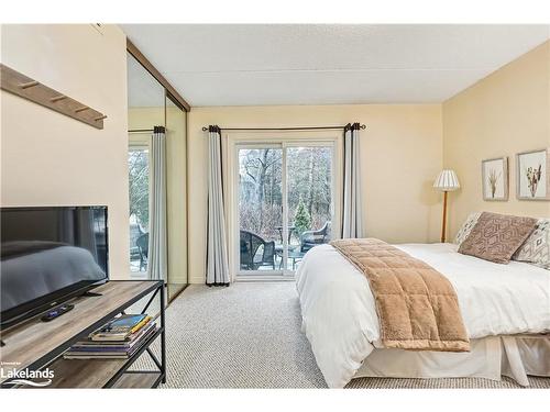 390 Mariners Way, Collingwood, ON - Indoor Photo Showing Bedroom