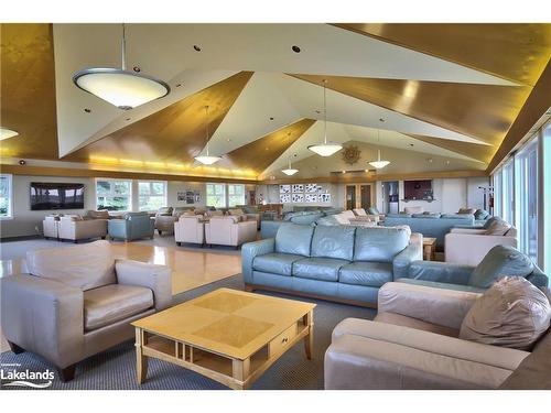 390 Mariners Way, Collingwood, ON - Indoor Photo Showing Living Room