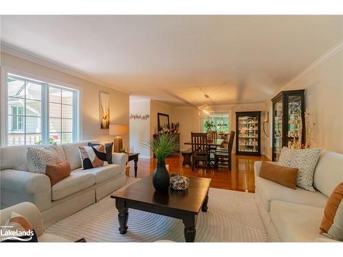 24 Birchwood Drive, Huntsville, ON - Indoor Photo Showing Living Room