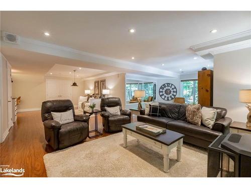 24 Birchwood Drive, Huntsville, ON - Indoor Photo Showing Living Room