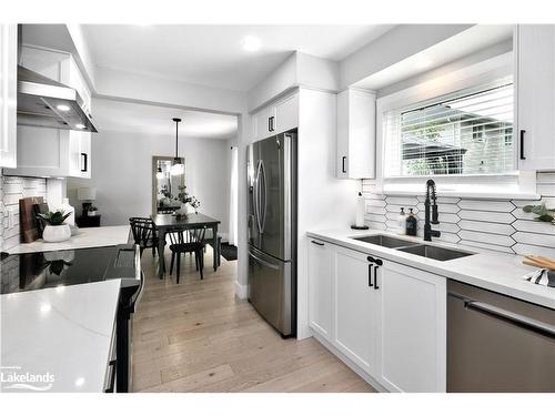 18 Godden Street, Collingwood, ON - Indoor Photo Showing Kitchen With Double Sink With Upgraded Kitchen