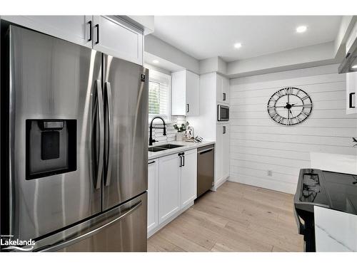 18 Godden Street, Collingwood, ON - Indoor Photo Showing Kitchen