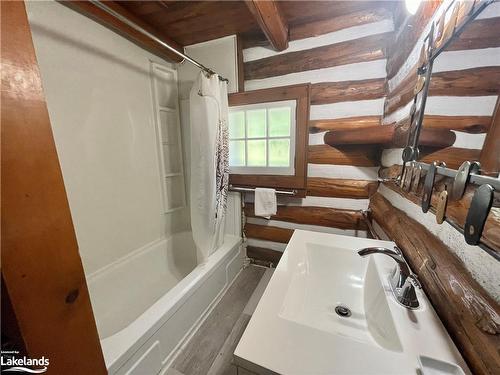 5-1341 Billie Bear Road, Dwight, ON - Indoor Photo Showing Bathroom