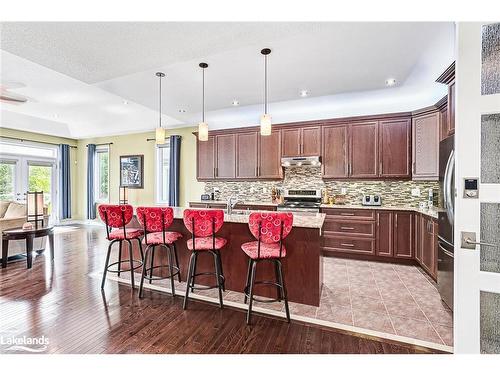 44 Starboard Circle, Wasaga Beach, ON - Indoor Photo Showing Kitchen With Upgraded Kitchen