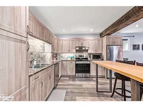 44 Starboard Circle, Wasaga Beach, ON - Indoor Photo Showing Kitchen With Double Sink