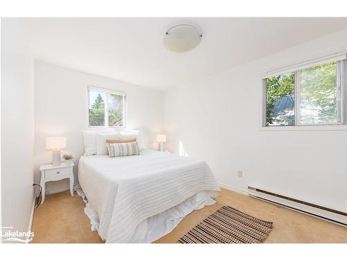 36 West Elliott Street, Huntsville, ON - Indoor Photo Showing Bedroom