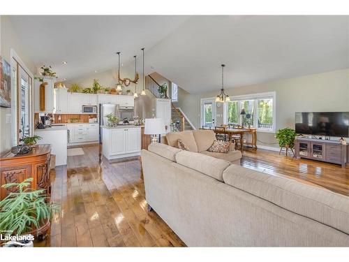 3628 Bayou Road, Severn, ON - Indoor Photo Showing Living Room