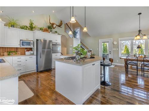 3628 Bayou Road, Severn, ON - Indoor Photo Showing Kitchen With Upgraded Kitchen