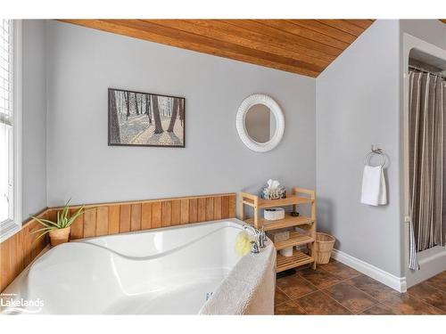 3628 Bayou Road, Severn, ON - Indoor Photo Showing Bathroom