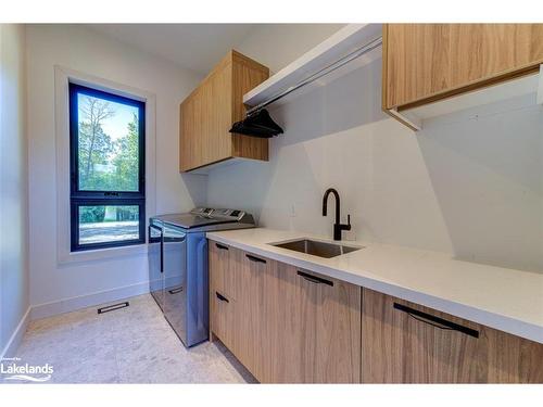 49 Broadview Street, Collingwood, ON - Indoor Photo Showing Kitchen