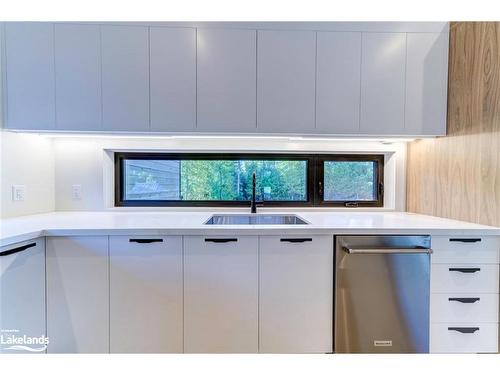 49 Broadview Street, Collingwood, ON - Indoor Photo Showing Kitchen