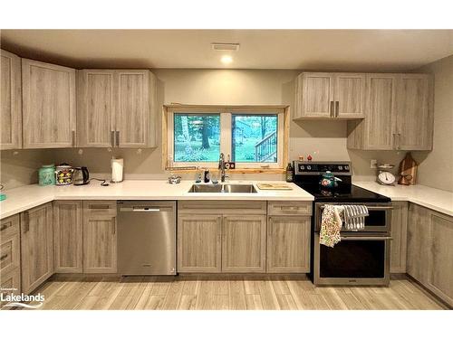 38 Foliage Drive, Tiny, ON - Indoor Photo Showing Kitchen With Double Sink