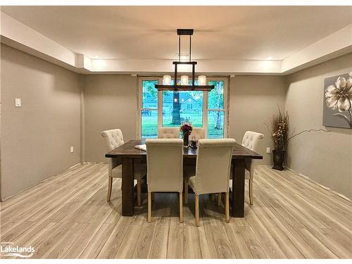 38 Foliage Drive, Tiny, ON - Indoor Photo Showing Dining Room