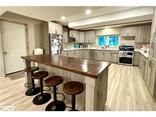 38 Foliage Drive, Tiny, ON - Indoor Photo Showing Kitchen