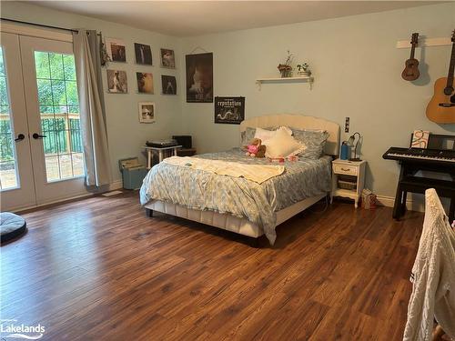 38 Foliage Drive, Tiny, ON - Indoor Photo Showing Bedroom