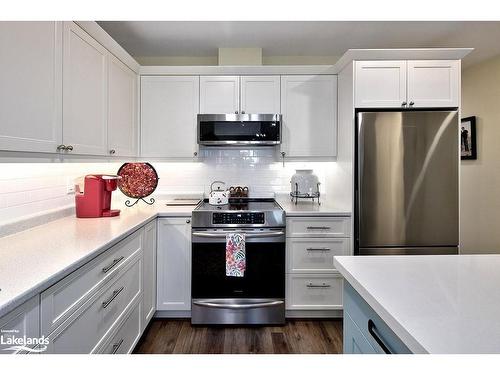 108 Warbler Way, Thornbury, ON - Indoor Photo Showing Kitchen With Upgraded Kitchen