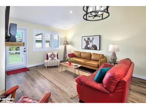 108 Warbler Way, Thornbury, ON - Indoor Photo Showing Living Room