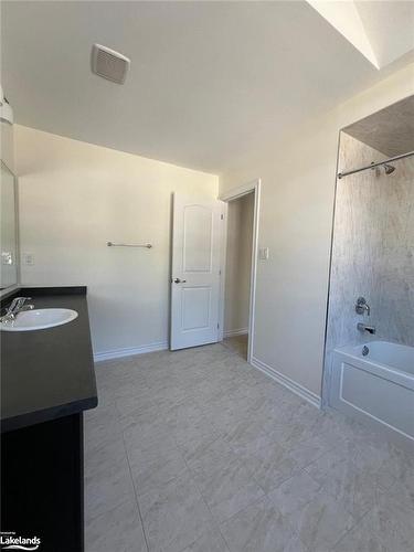 260 Beechwood Forest Lane, Gravenhurst, ON - Indoor Photo Showing Bathroom