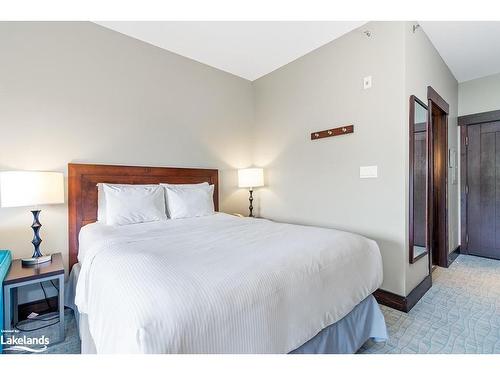 428-190 Jozo Weider Boulevard, The Blue Mountains, ON - Indoor Photo Showing Bedroom