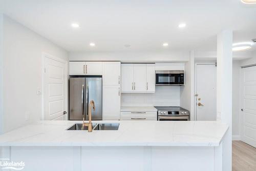 608-75 Ellen Street, Barrie, ON - Indoor Photo Showing Kitchen With Double Sink With Upgraded Kitchen