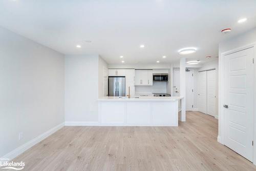 608-75 Ellen Street, Barrie, ON - Indoor Photo Showing Kitchen