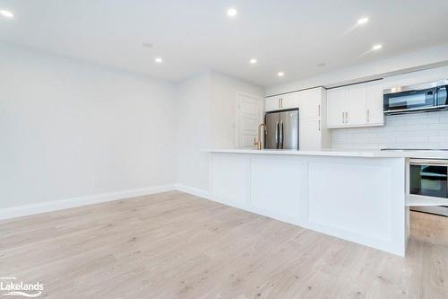 608-75 Ellen Street, Barrie, ON - Indoor Photo Showing Kitchen