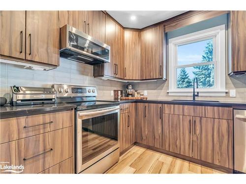 215 Margaret Avenue, Kitchener, ON - Indoor Photo Showing Kitchen