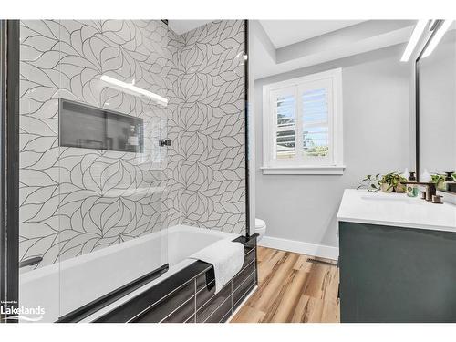 215 Margaret Avenue, Kitchener, ON - Indoor Photo Showing Bathroom