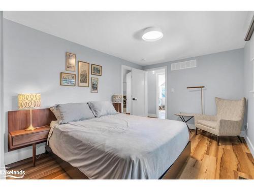 215 Margaret Avenue, Kitchener, ON - Indoor Photo Showing Bedroom