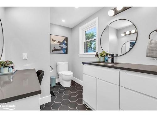 215 Margaret Avenue, Kitchener, ON - Indoor Photo Showing Bathroom