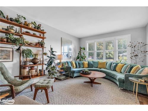 215 Margaret Avenue, Kitchener, ON - Indoor Photo Showing Living Room