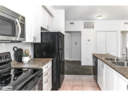 158 Fairway Crescent, Collingwood, ON - Indoor Photo Showing Kitchen