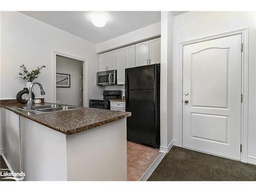 158 Fairway Crescent, Collingwood, ON - Indoor Photo Showing Kitchen With Double Sink