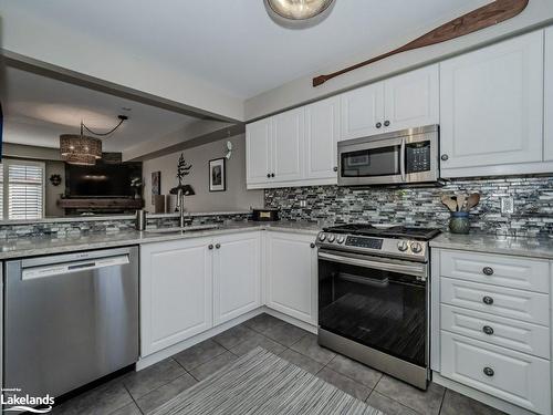 42 Shoreline Drive, Bracebridge, ON - Indoor Photo Showing Kitchen With Upgraded Kitchen