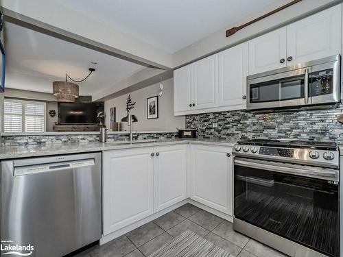 42 Shoreline Drive, Bracebridge, ON - Indoor Photo Showing Kitchen