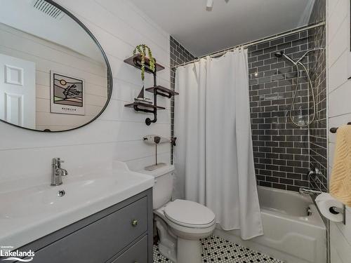 42 Shoreline Drive, Bracebridge, ON - Indoor Photo Showing Bathroom