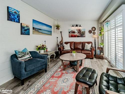 42 Shoreline Drive, Bracebridge, ON - Indoor Photo Showing Living Room