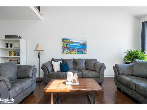 Pw-22 Providence Way, Wasaga Beach, ON - Indoor Photo Showing Living Room