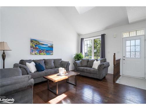 Pw-22 Providence Way, Wasaga Beach, ON - Indoor Photo Showing Living Room