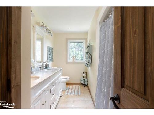 427 Skyhills Road, Huntsville, ON - Indoor Photo Showing Bathroom