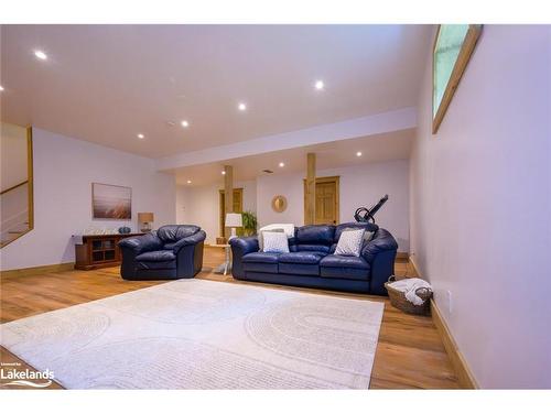 427 Skyhills Road, Huntsville, ON - Indoor Photo Showing Living Room