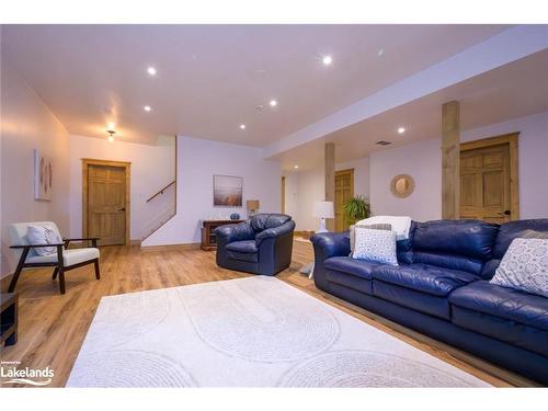 427 Skyhills Road, Huntsville, ON - Indoor Photo Showing Living Room