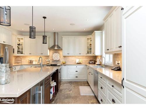 427 Skyhills Road, Huntsville, ON - Indoor Photo Showing Kitchen With Upgraded Kitchen