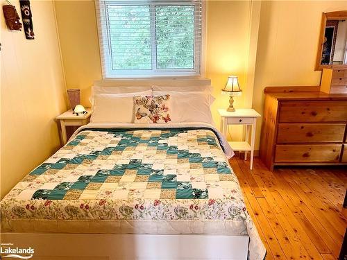 72 59Th Street S, Wasaga Beach, ON - Indoor Photo Showing Bedroom