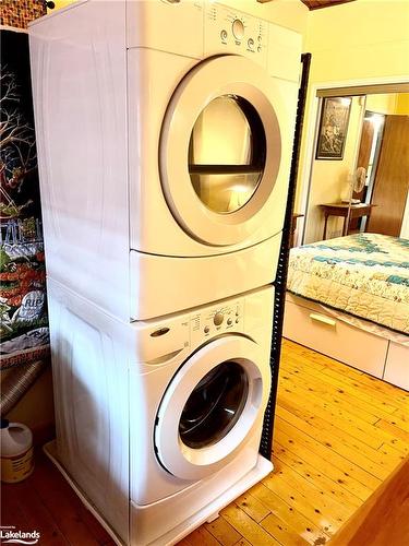 72 59Th Street S, Wasaga Beach, ON - Indoor Photo Showing Laundry Room