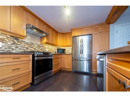 40 Glenwood Drive, Huntsville, ON - Indoor Photo Showing Kitchen